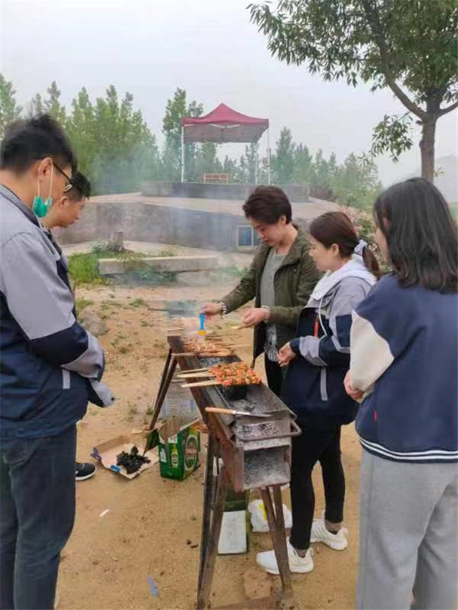 公司團(tuán)建聚會(huì)