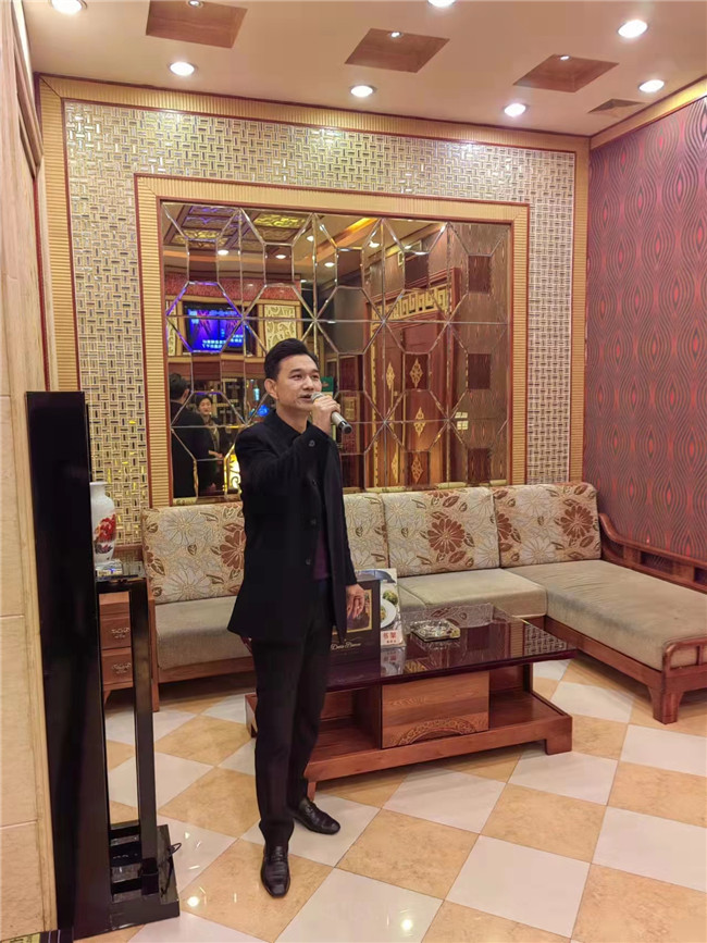 公司團(tuán)建聚會(huì)