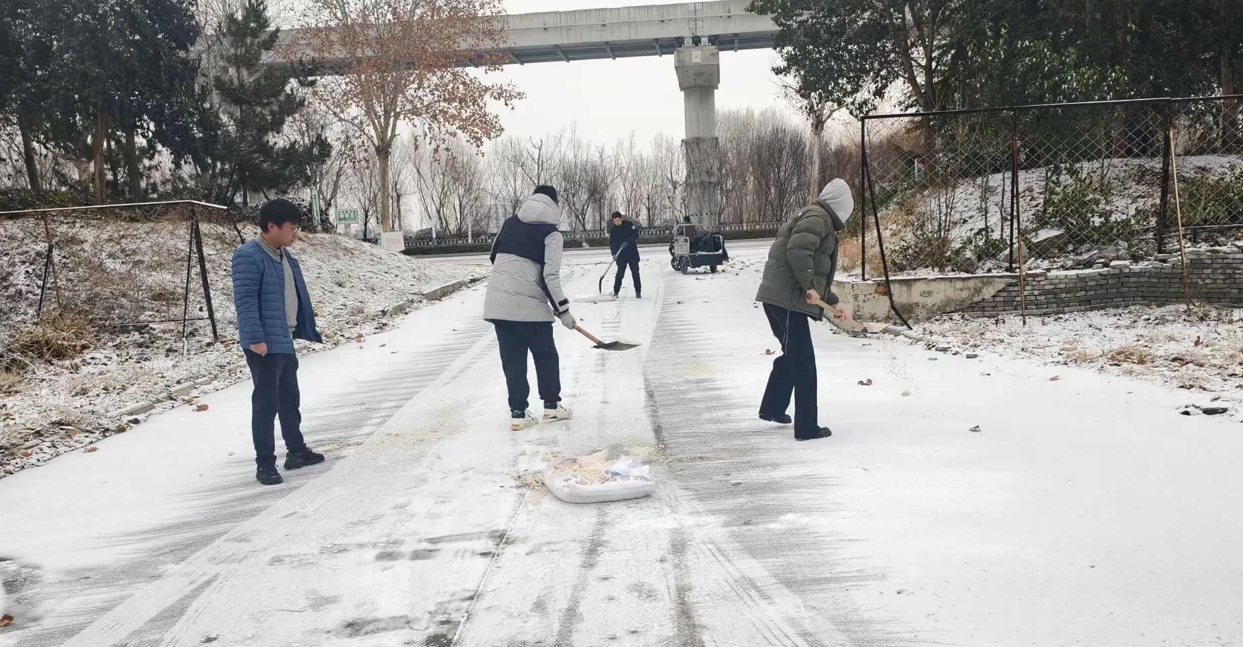 鹽暖寒冬路，鄒城鹽業(yè)全力保供除冰雪！1