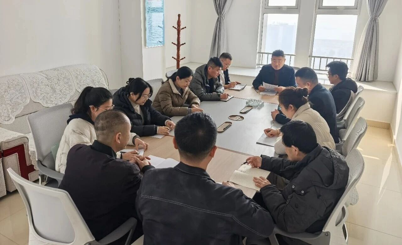 主動(dòng)對(duì)標(biāo)做檢視 扎實(shí)提升求實(shí)效——宏城置業(yè)、宏礦房地產(chǎn)公司召開(kāi)專題會(huì)議1