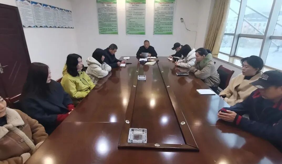 【貫徹落實(shí)】魯南電商產(chǎn)業(yè)園專題學(xué)習(xí)集團(tuán)落實(shí)“五抓五樹”動員大會暨六屆三次“雙代會”精神1